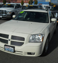dodge magnum 2005 white wagon r t gasoline 8 cylinders rear wheel drive automatic with overdrive 99212