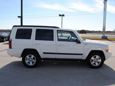 jeep commander 2008 white suv gasoline 6 cylinders 2 wheel drive automatic 76087