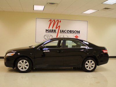 toyota camry 2010 black sedan le 4 cylinders front wheel drive automatic 27707