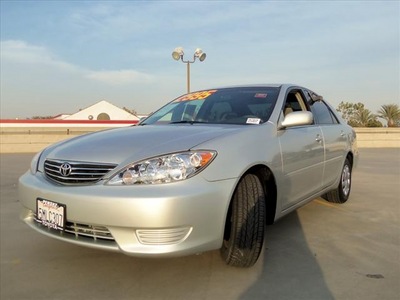 toyota camry 2005 silver sedan le gasoline 4 cylinders front wheel drive automatic 90241