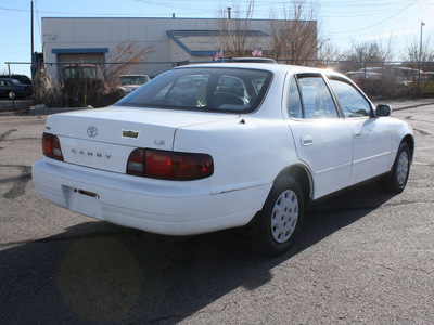 toyota camry 1996 white sedan le gasoline 4 cylinders front wheel drive automatic with overdrive 80229