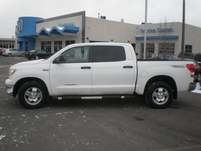 toyota tundra 2007 white sr5 gasoline 8 cylinders 4 wheel drive automatic 13502