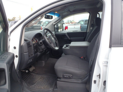 nissan titan 2008 white se gasoline 8 cylinders 2 wheel drive automatic with overdrive 28557