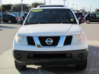 nissan frontier 2006 white xe gasoline 4 cylinders rear wheel drive 5 speed manual 33884