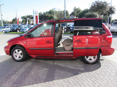 dodge caravan 2005 red van sxt gasoline 6 cylinders front wheel drive automatic 33884