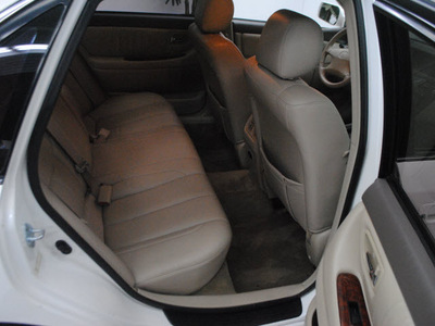 toyota avalon 2000 white sedan xls gasoline 6 cylinders front wheel drive automatic 91731