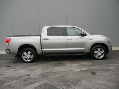 toyota tundra 2007 silver pickup truck limited 4x4 crew cab gasoline 8 cylinders 4 wheel drive automatic 55448