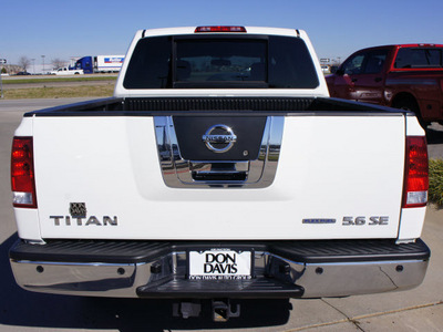 nissan titan 2010 white se flex fuel 8 cylinders 2 wheel drive automatic 76018