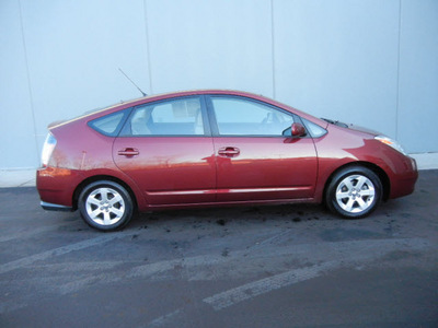 toyota prius 2005 dk  red hatchback hybrid 4 cylinders front wheel drive automatic 55448