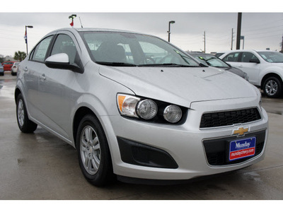 chevrolet sonic 2012 silver sedan gasoline 4 cylinders front wheel drive automatic 77090