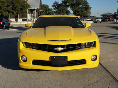 chevrolet camaro 2010 yellow coupe ss gasoline 8 cylinders rear wheel drive automatic 76087