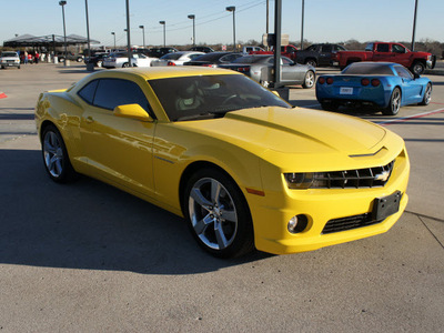 chevrolet camaro 2010 yellow coupe ss gasoline 8 cylinders rear wheel drive automatic 76087