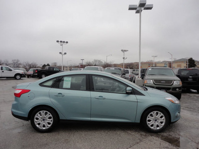 ford focus 2012 lt  blue sedan se gasoline 4 cylinders front wheel drive automatic with overdrive 60546