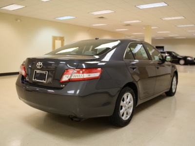 toyota camry 2011 gray sedan le gasoline 4 cylinders front wheel drive automatic 27707