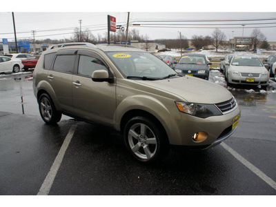 mitsubishi outlander 2007 gold suv xls gasoline 6 cylinders all whee drive automatic 07724