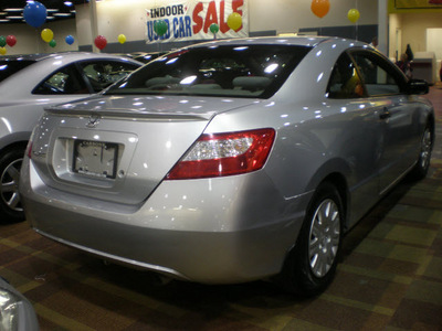 honda civic 2008 silver coupe dx gasoline 4 cylinders front wheel drive 5 speed manual 13502