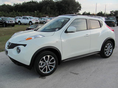 nissan juke 2012 white sl gasoline 4 cylinders all whee drive automatic 33884
