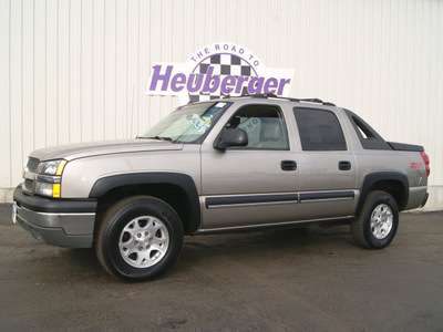 chevrolet avalanche 2003 light pewter suv 1500 z71 gasoline 8 cylinders 4 wheel drive automatic 80905