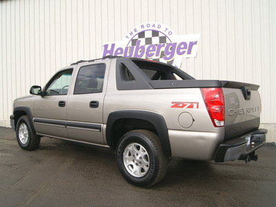 chevrolet avalanche 2003 light pewter suv 1500 z71 gasoline 8 cylinders 4 wheel drive automatic 80905