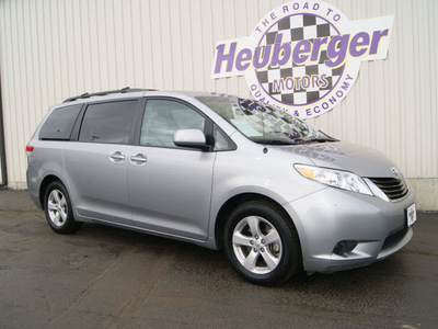 toyota sienna 2011 silver sky van le 8 passenger gasoline 6 cylinders front wheel drive automatic 80905