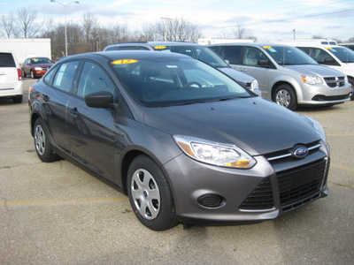 ford focus 2012 gray sedan s gasoline 4 cylinders front wheel drive 6 speed automatic 62863