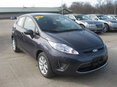 ford fiesta 2012 gray hatchback se gasoline 4 cylinders front wheel drive 6 speed automatic 62863