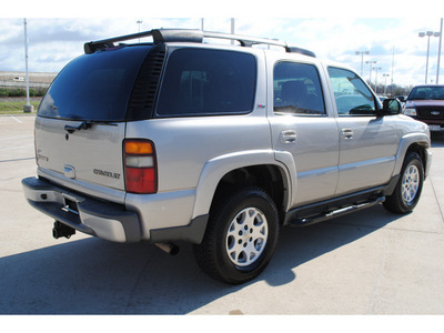 chevrolet tahoe 2005 silver suv z71 gasoline 8 cylinders 4 wheel drive automatic with overdrive 77065