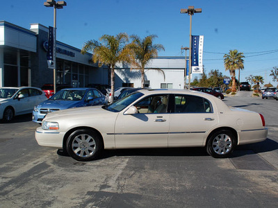 lincoln town car 2003 off white sedan cartier gasoline 8 cylinders sohc rear wheel drive automatic 94063