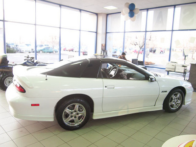 chevrolet camaro 1999 white hatchback z28 gasoline v8 rear wheel drive automatic 46168