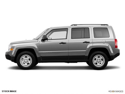 jeep patriot 2011 suv gasoline 4 cylinders 2 wheel drive not specified 33912