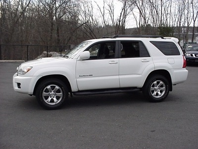toyota 4runner 2006 white suv sport edition gasoline 8 cylinders 4 wheel drive automatic 06019