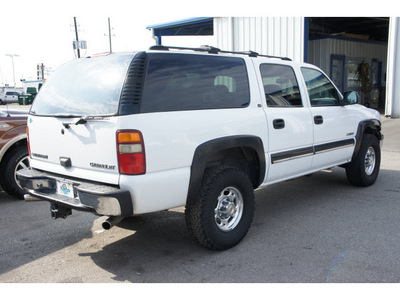 chevrolet suburban 2001 white suv 2500 ls gasoline 8 cylinders rear wheel drive automatic 77388