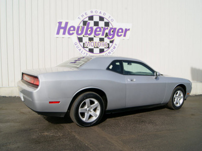dodge challenger 2010 bright silver coupe se gasoline 6 cylinders rear wheel drive automatic 80905
