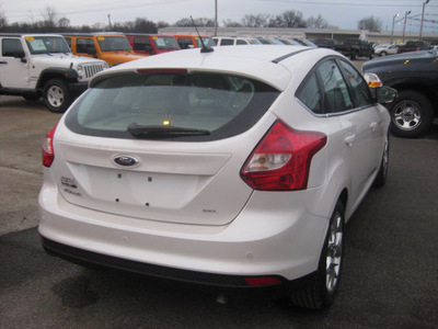 ford focus 2012 white hatchback sel gasoline 4 cylinders front wheel drive 6 speed automatic 62863