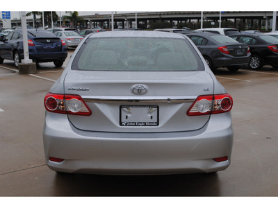 toyota corolla 2011 silver sedan le gasoline 4 cylinders front wheel drive automatic 77065