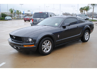 ford mustang 2007 gray coupe v6 deluxe gasoline 6 cylinders rear wheel drive 5 speed manual 77065