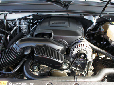 chevrolet suburban 2011 white suv lt flex fuel 8 cylinders 4 wheel drive automatic 76087