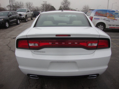 dodge charger 2011 white sedan gasoline 6 cylinders rear wheel drive automatic 60443