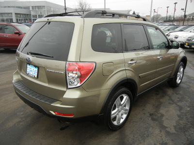 subaru forester 2009 gold wagon 2 5 x premium gasoline 4 cylinders all whee drive automatic 55420