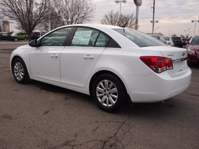 chevrolet cruze 2011 white sedan ls gasoline 4 cylinders front wheel drive automatic 46168