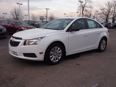 chevrolet cruze 2011 white sedan ls gasoline 4 cylinders front wheel drive automatic 46168