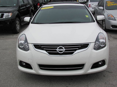 nissan altima 2012 white coupe s gasoline 4 cylinders front wheel drive automatic 33884