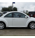 volkswagen new beetle 2002 white coupe glx 1 8t gasoline 4 cylinders front wheel drive automatic 77090