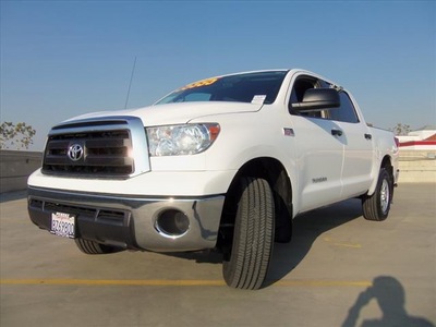 toyota tundra 2010 white grade gasoline 8 cylinders 4 wheel drive automatic 90241