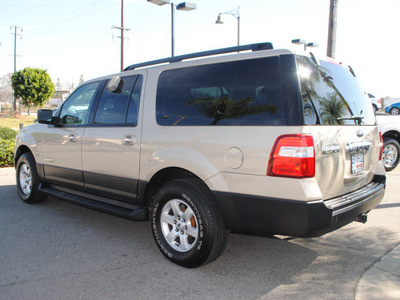 ford expedition el 2007 gold suv xlt gasoline 8 cylinders rear wheel drive automatic 91010
