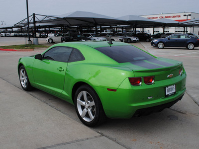 chevrolet camaro 2010 green coupe gasoline 6 cylinders rear wheel drive automatic 76087