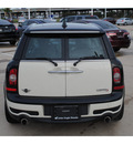 mini cooper clubman 2009 off white hatchback s gasoline 4 cylinders front wheel drive autostick 77065
