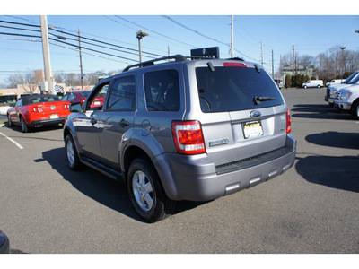 ford escape 2008 gray suv xlt gasoline 6 cylinders all whee drive automatic with overdrive 08902