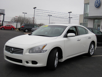 nissan maxima 2011 white sedan 3 5 s gasoline 6 cylinders front wheel drive automatic 46410