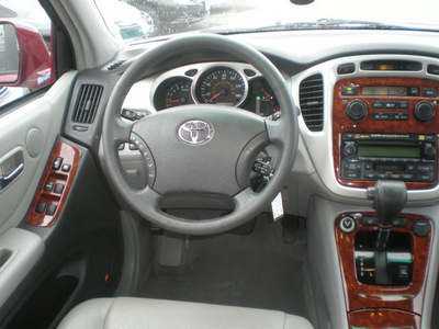 toyota highlander 2004 maroon suv gasoline 6 cylinders all whee drive automatic with overdrive 13502